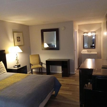 Apm Inn And Suites Уинчестер Экстерьер фото