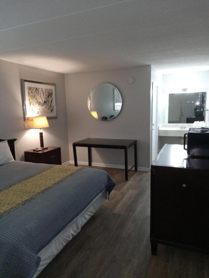 Apm Inn And Suites Уинчестер Экстерьер фото