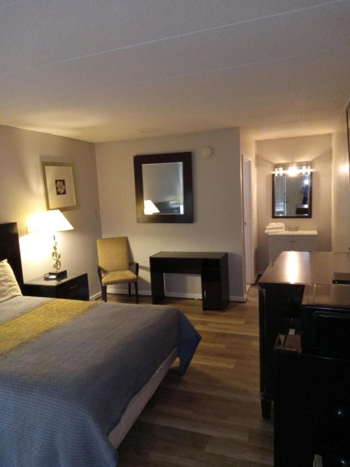 Apm Inn And Suites Уинчестер Экстерьер фото