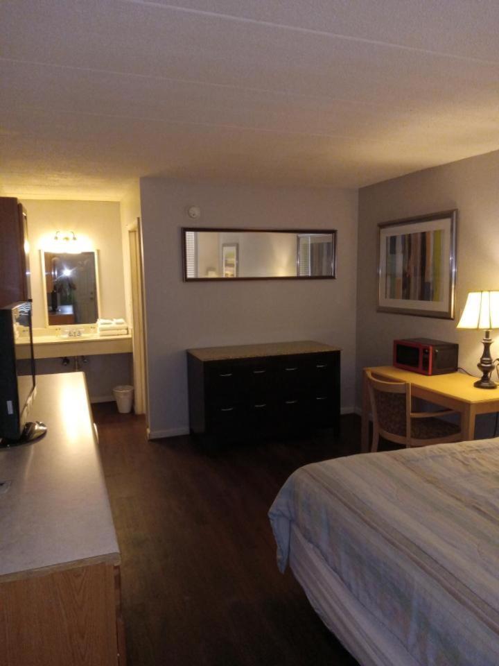 Apm Inn And Suites Уинчестер Экстерьер фото